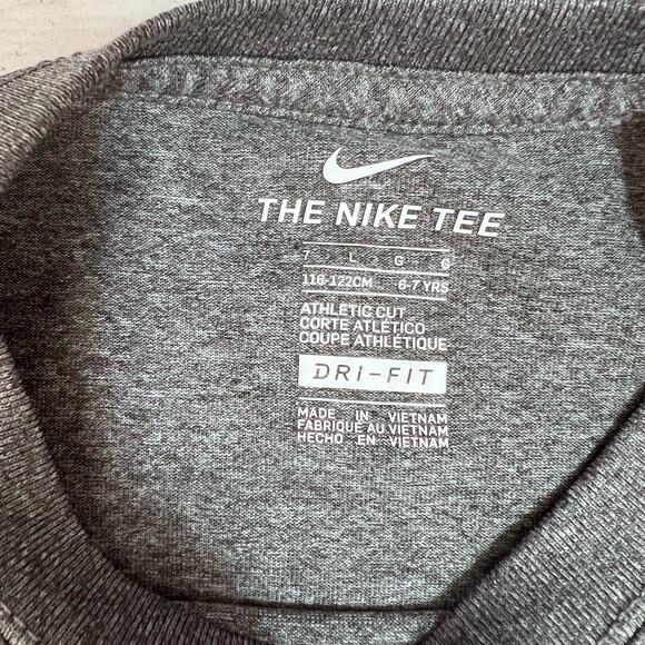 Nike Boys Shirt Size 7 Gray Black Dri-FIT Athletic Tee Large Swoosh Logo Sporty - Picture 5 of 6